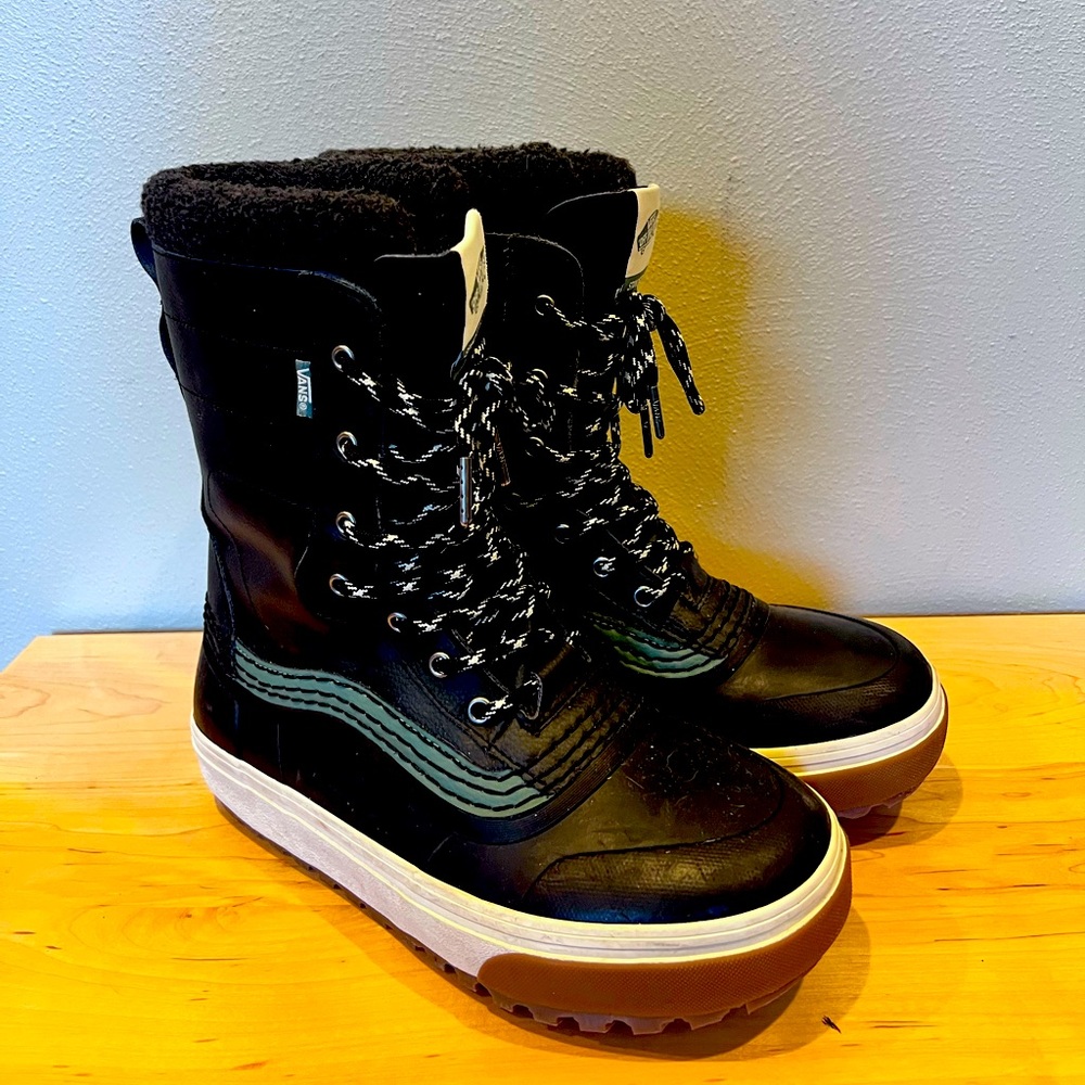 Vans men’s winter boots size 8.